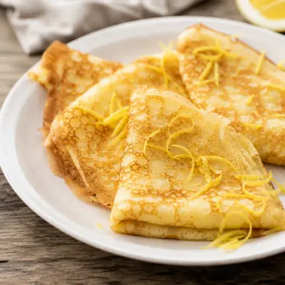 Pfannkuchen mit Zitronenzesten
